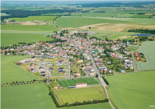 letecký pohled na&nbsp;obec Chlebičov (2009)